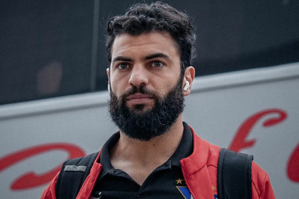 Gian Franco Allala en la previa de un partido de Liga de Quito de la Liga Pro 2025.