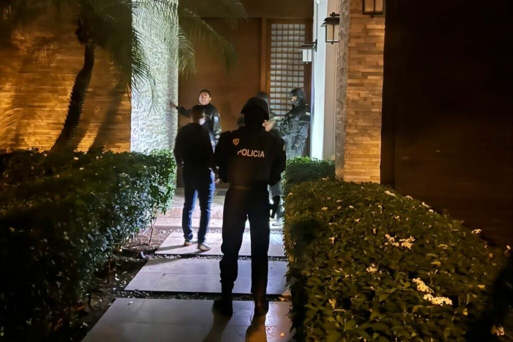 La madrugada de este 4 de julio, la Fiscalía realizó allanamientos.