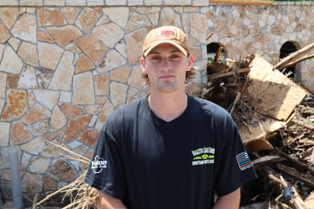 Christian Fell, sobreviviente de las inundaciones en Texas, habla con la agencia EFE, en Hunt (Estados Unidos). Foto: EFE