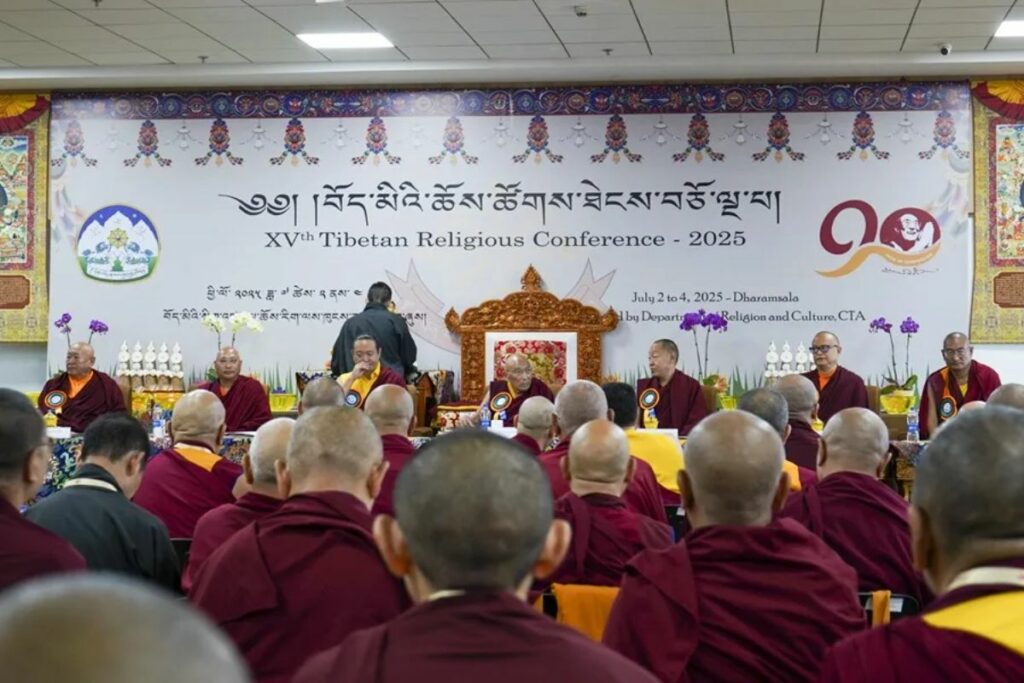 La cúpula del budismo tibetano, reunida desde este miércoles en un histórico cónclave en la ciudad india de Dharamshala. Foto: EFE