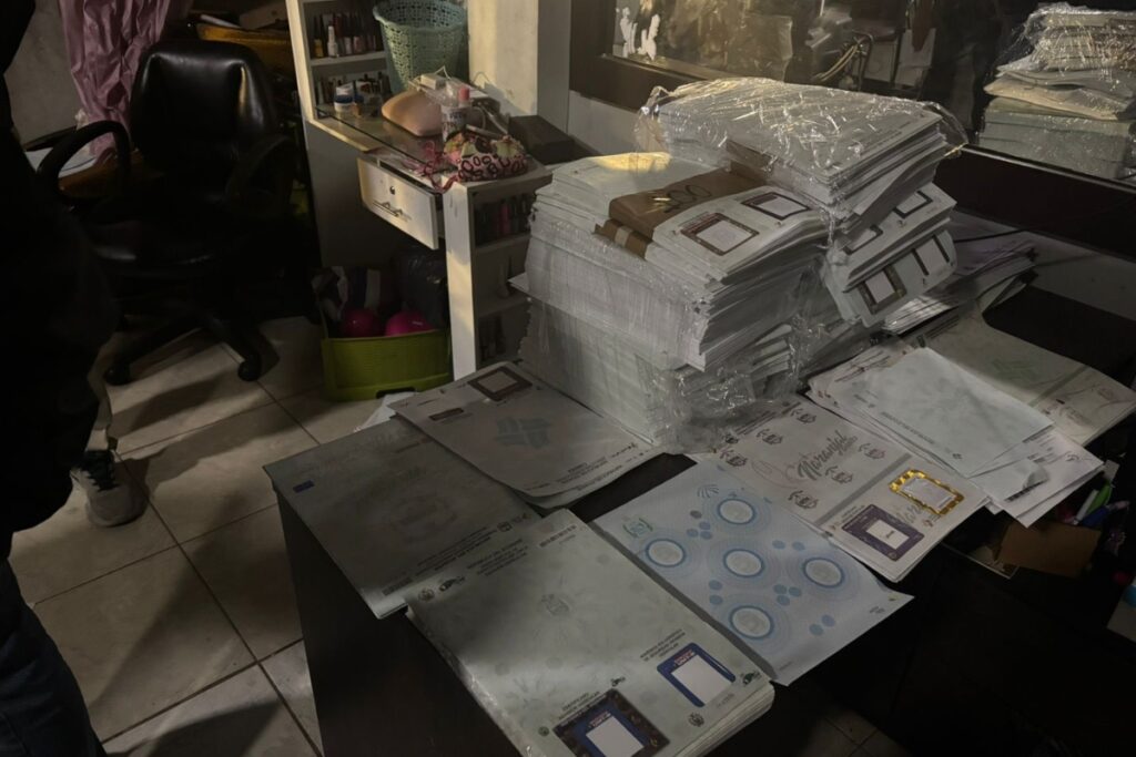 En un allanamiento en Guayaquil se encontraron documentos de 24 agencias de tránsito.