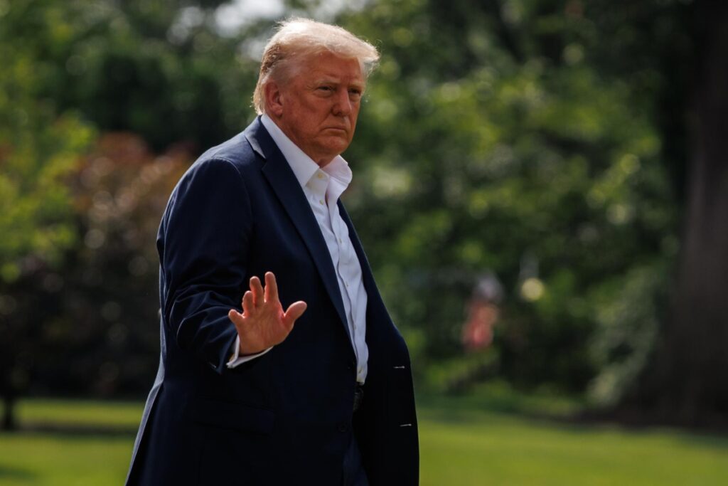 Donald Trump advierte nuevos aranceles a la Unión Europea.