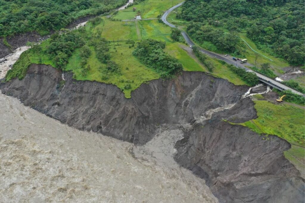 La erosión regresiva del río Coca avanza de forma lateral.