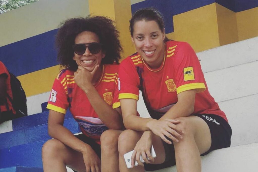 Joselyn Espinales (i) y Giannina Lattanzio en su etapa como jugadoras de Unión Española.