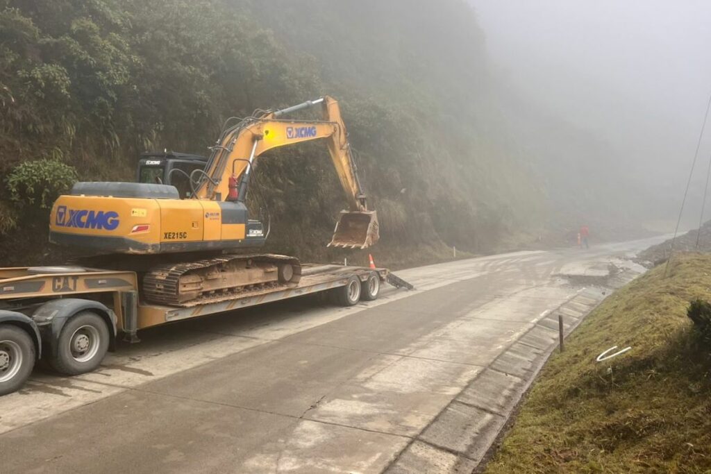 Vías cerradas son parte de las secuelas de las fuertes lluvias en Ecuador.