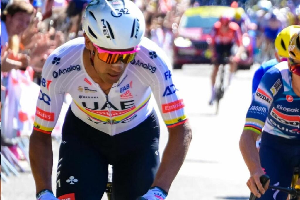 Jhonatan Narváez en una etapa del Tour de Francia 2025.