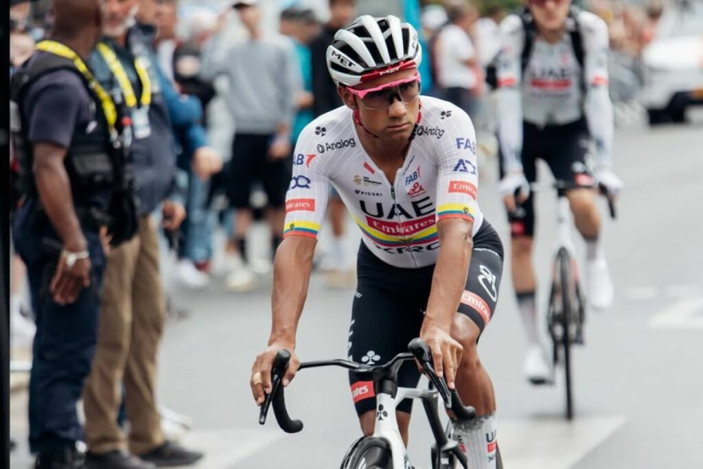 Jhonatan Narváez en la previa de una de las etapas del Tour de Francia 2025.