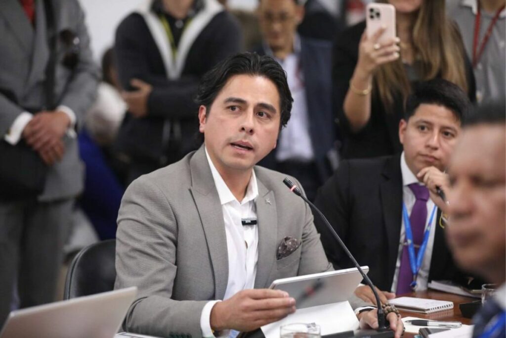 Fabián Calero, exviceministro de Electricidad, dejó el cargo en medio de las investigaciones por irregularidades en la firma de contratos.