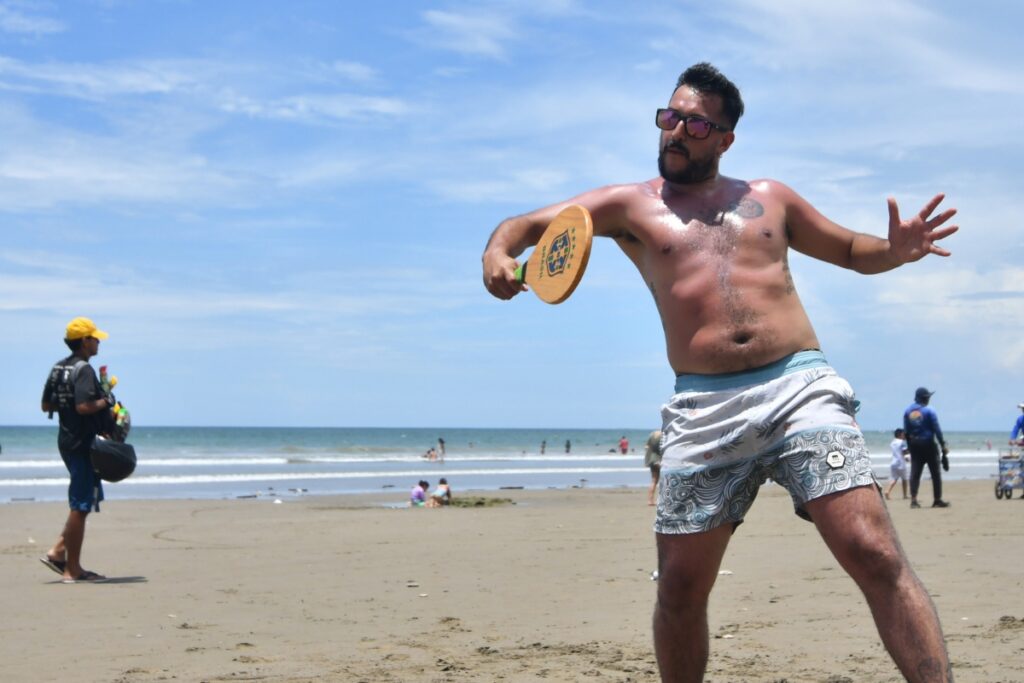 Poca afluencia de turistas en el primer día de feriado de carnaval de 2025 en Ecuador.