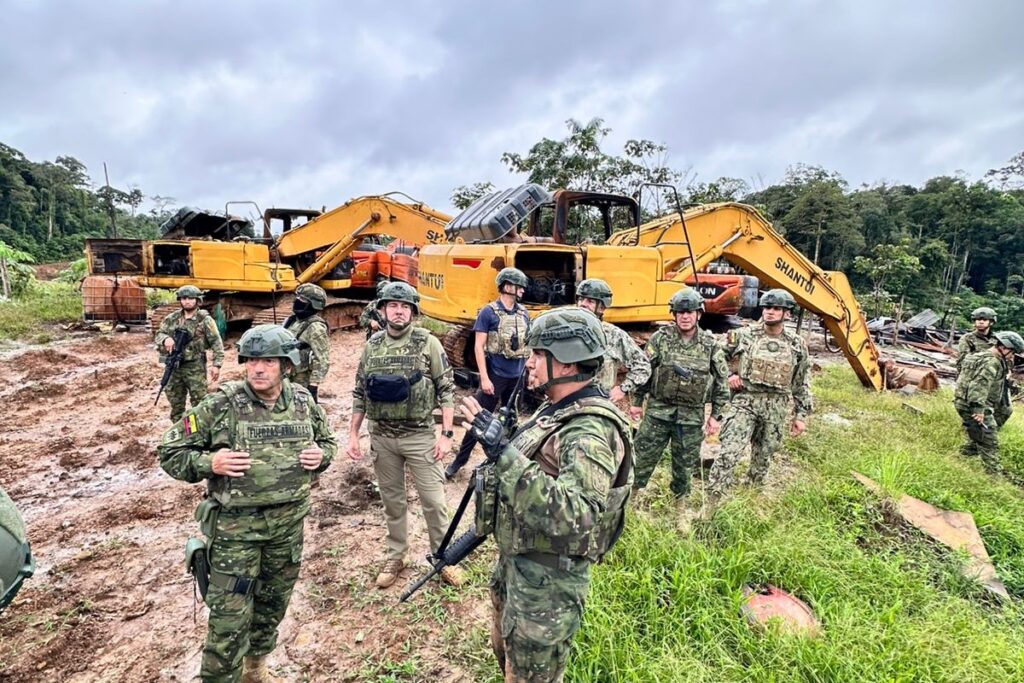 Las Fuerzas Armadas realizaron una operación por aire y tierra para recuperar el control del Alto Punino, donde fueron asesinados 11 militares.