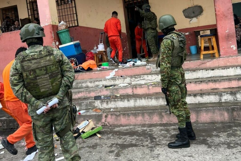 El Ejército de Ecuador ejecutó un operativo de control en la cárcel de Guaranda