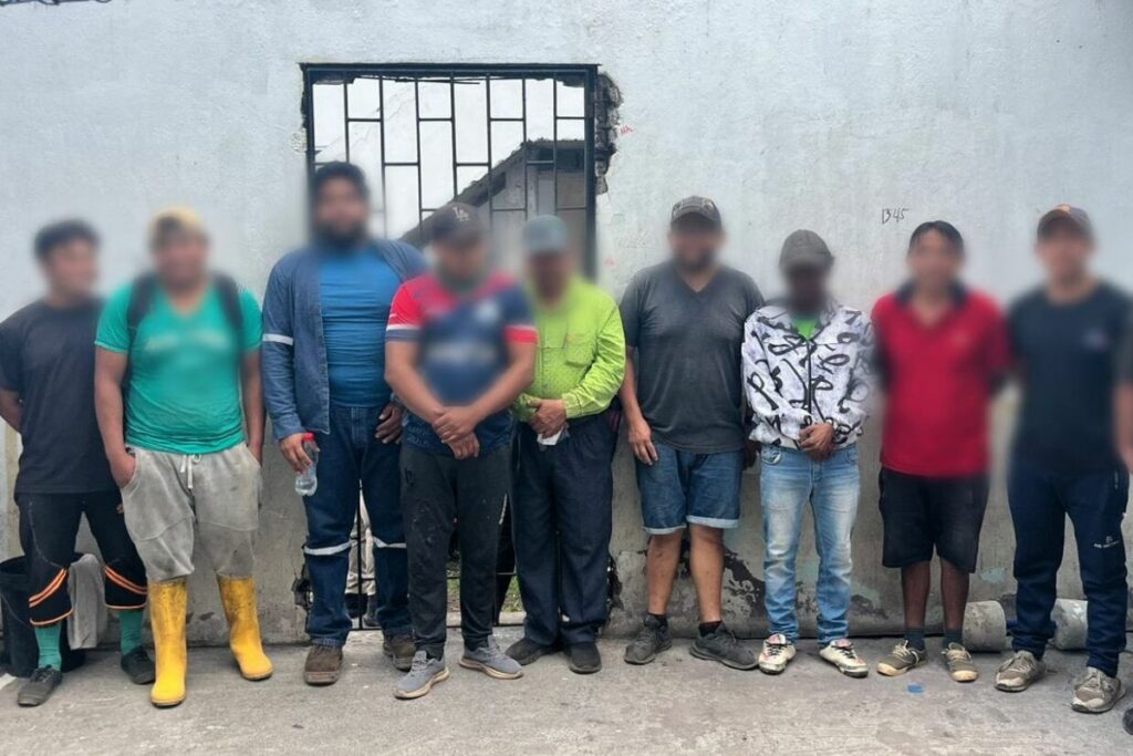 Policía detuvo a personas en Galápagos, vinculados con actividades de minería ilegal.