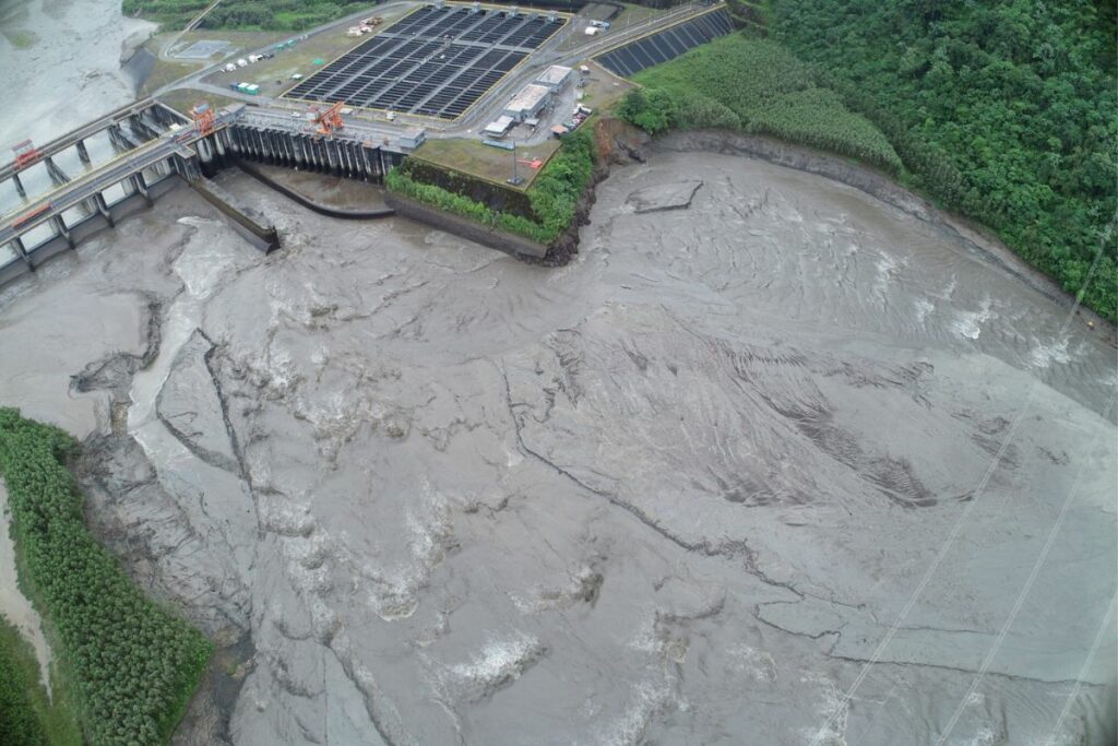 Varias hidroeléctricas quedaron fuera de operación por las lluvias en la Amazonía, entre ellas Coca Codo Sinclair.