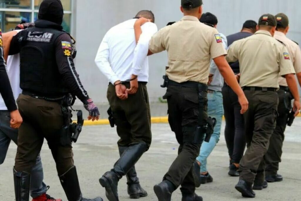 Los policías fueron detenidos en Machala, la madrugada de este jueves