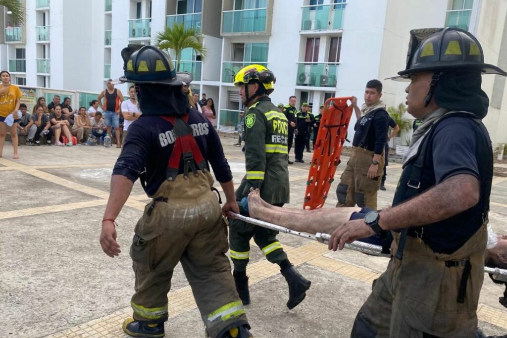 El incendio en un edificio de Barranquilla se registró la madrugada de este 20 de julio de 2025.