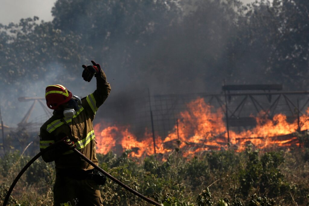 Incendio forestal cerca de Rafina, al este de Atenas, en Grecia.