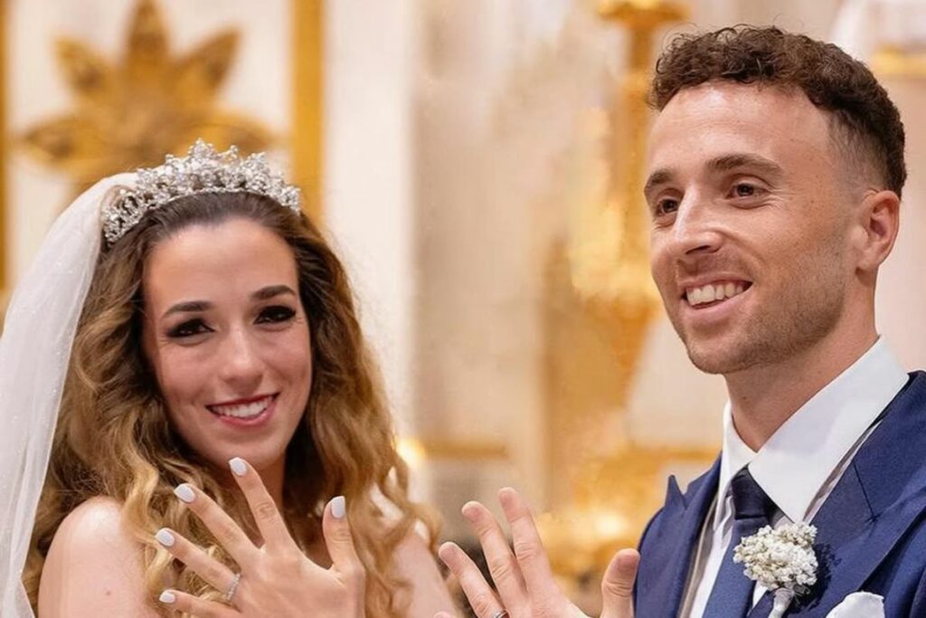 Rute Cardoso (i) y Diogo Jota el día de su matrimonio.
