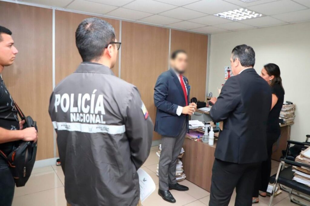 Policía y Fiscalía detuvieron a un Juez de Guayaquil.