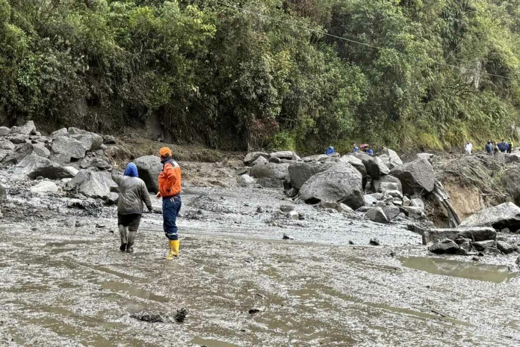 Aluvión en el sector de Sevilla de Oro, en Azuay