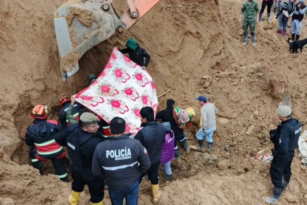 El deslave sepultó la vivienda de la pareja de adultos mayores en Santiago, en Loja