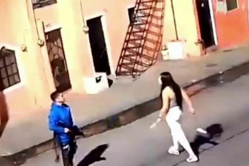 Video que muestra a la mujer antes de recibir el disparo por parte del hombre.