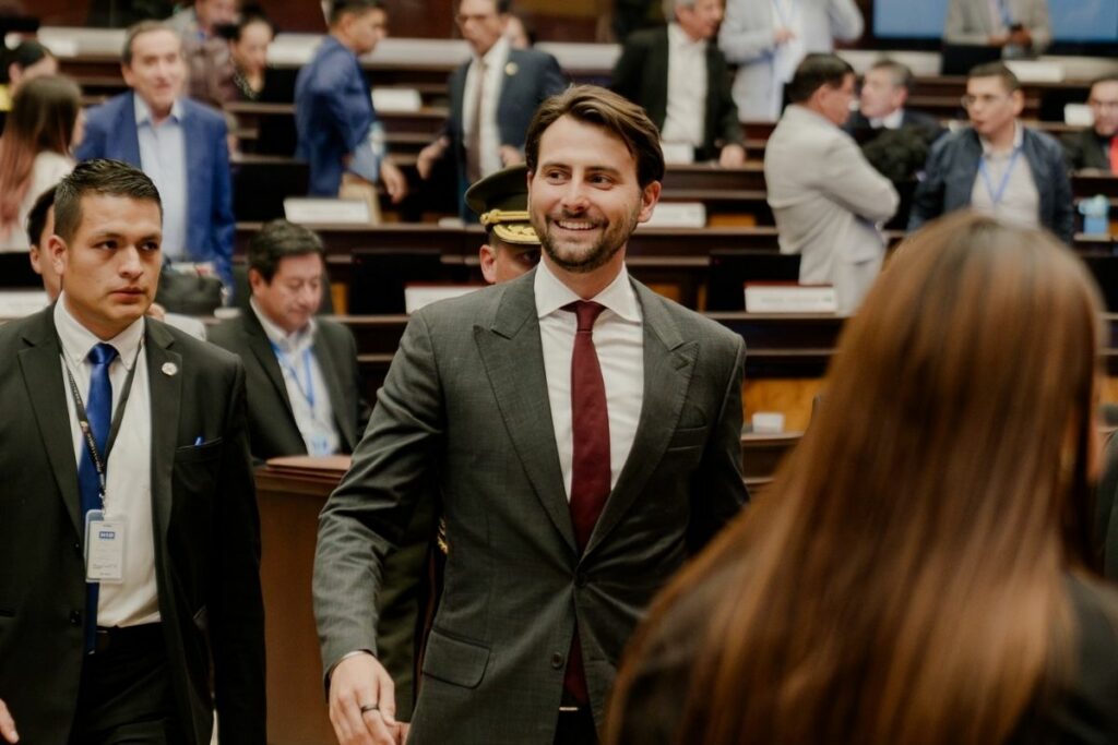 Niels Olsen envió un mensaje a la asambleísta Jhajaira Urresta, luego de su renuncia a RC