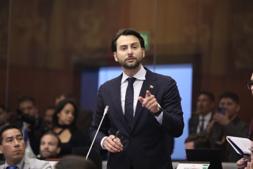 El presidente de la Asamblea, Niels Olsen, pidió la renuncia de familiares de asambleístas, este lunes.