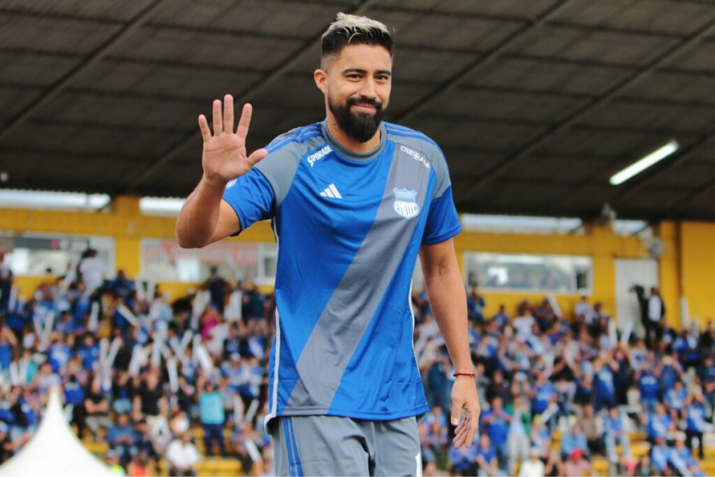 Christian Noboa en la Explosión Azul 2024 de Emelec en el Alejandro Serrano de Cuenca.