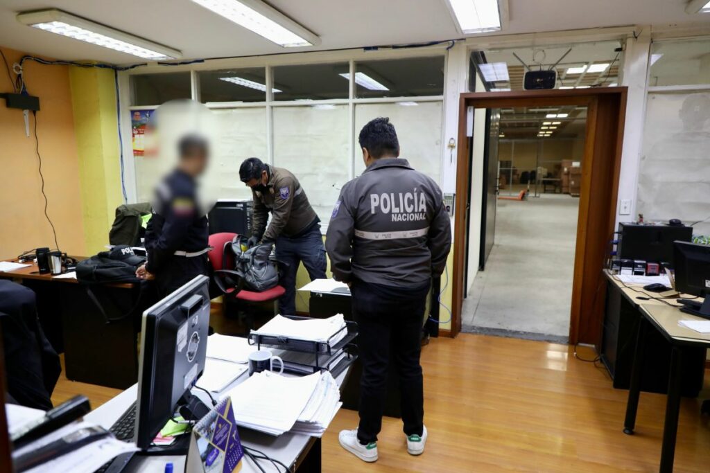 Personal de la Fiscalía y la Policía desarrollaron operativo por caso Depuración Azul.