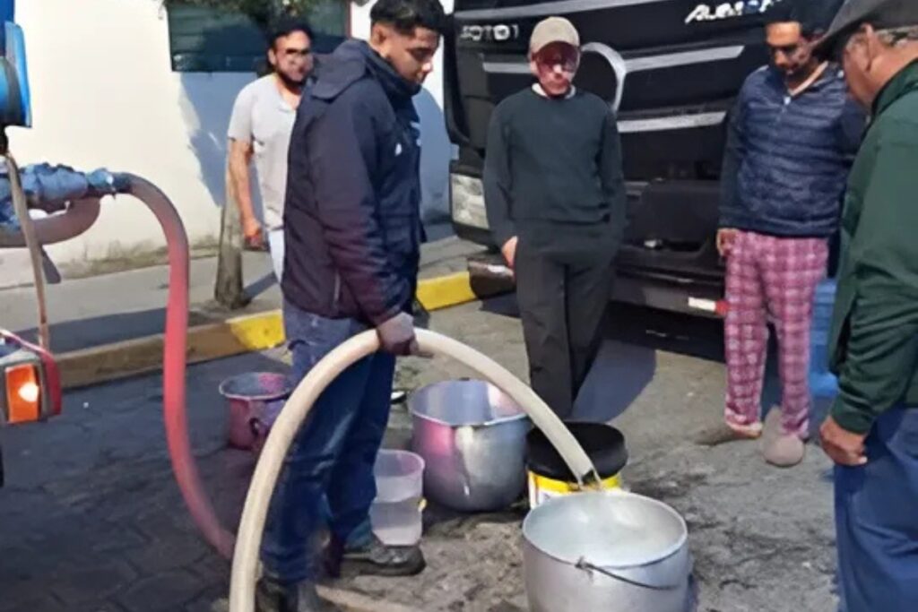 El COE Metropolitano, presidido por el alcalde de Quito, Pabel Muñoz, declaró la emergencia en seis parroquias de Quito, por el desabastecimiento de agua potable.