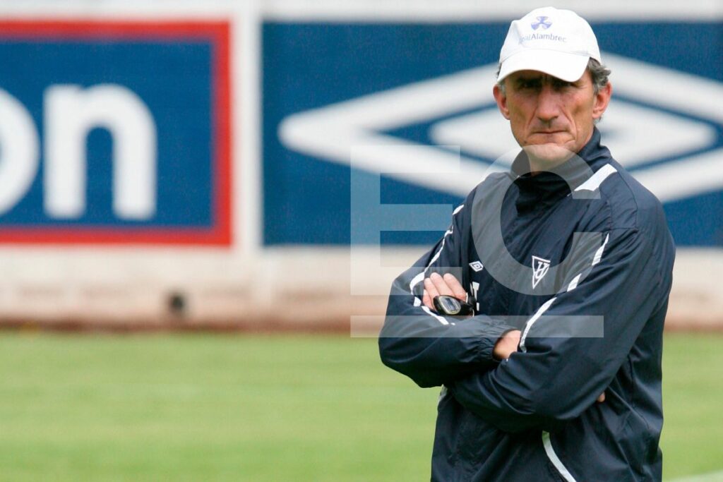 Edgardo Bauza en el Centro de Alto Rendimiento de Liga de Quito en 2008.