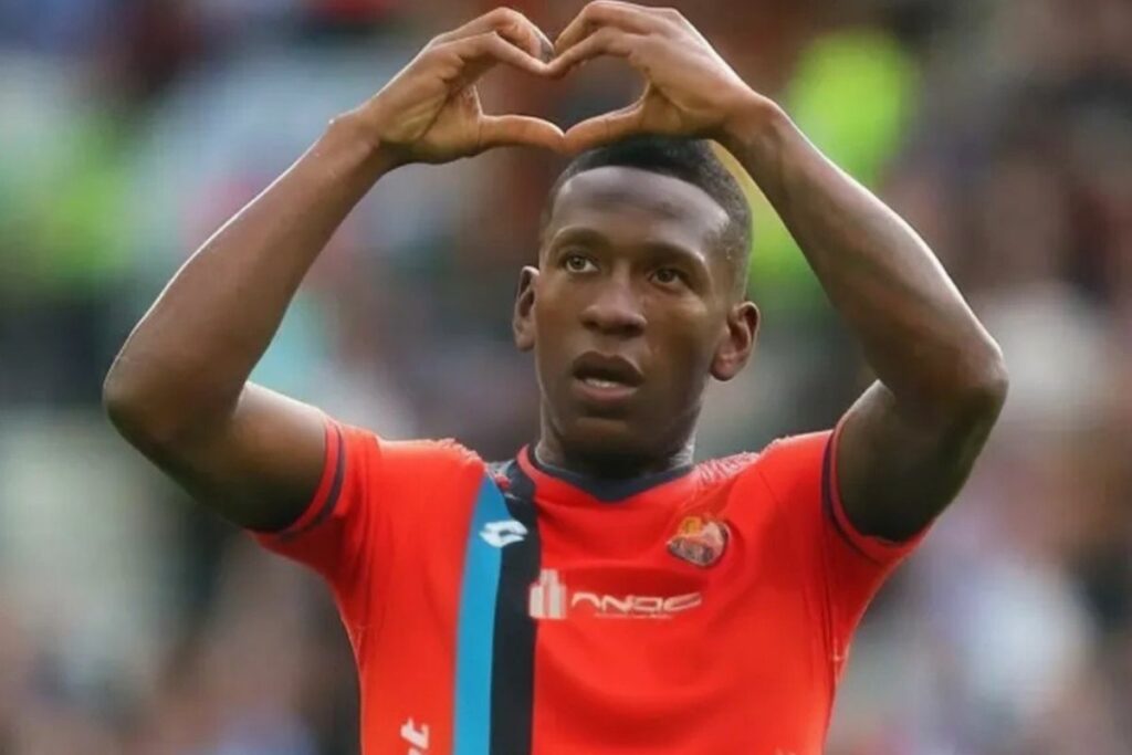 Pervis Estupiñán, jugador ecuatoriano mundialista en Catar 2022.