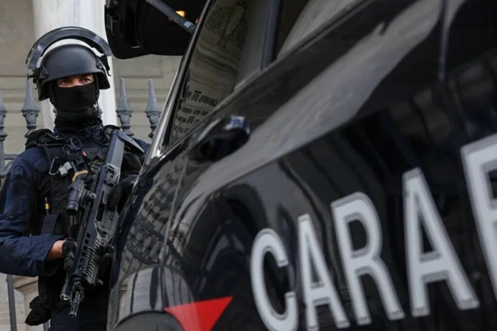 La Policía italiana durante una operación.