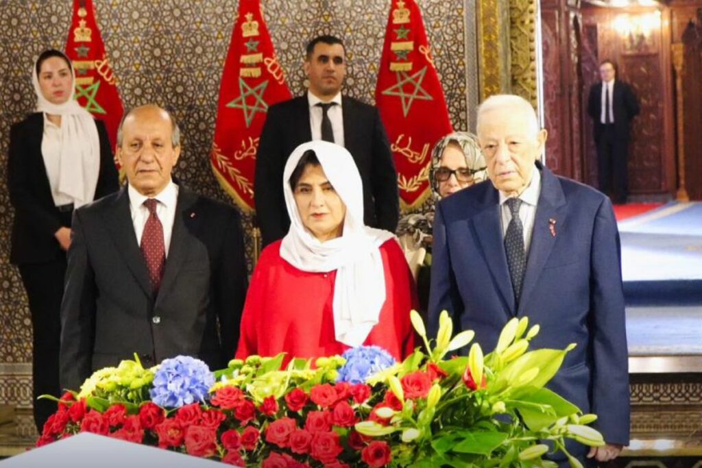 La canciller Sommerfeld en el Mausoleo de Mohammed V., en Marruecos.