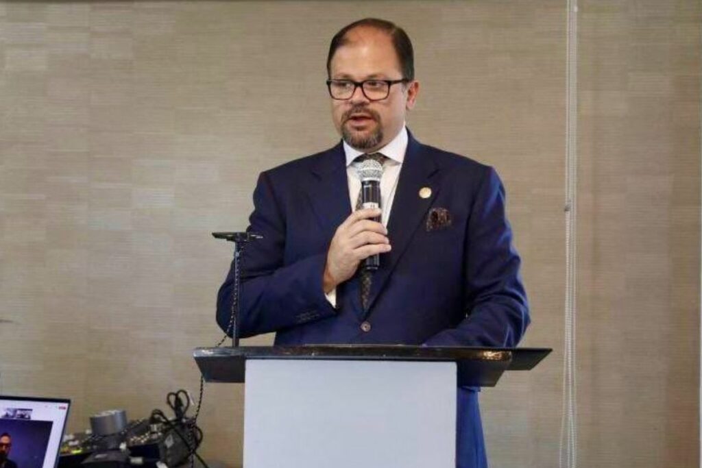 El ministro del Interior reveló públicamente nombres de jueces y fiscales.