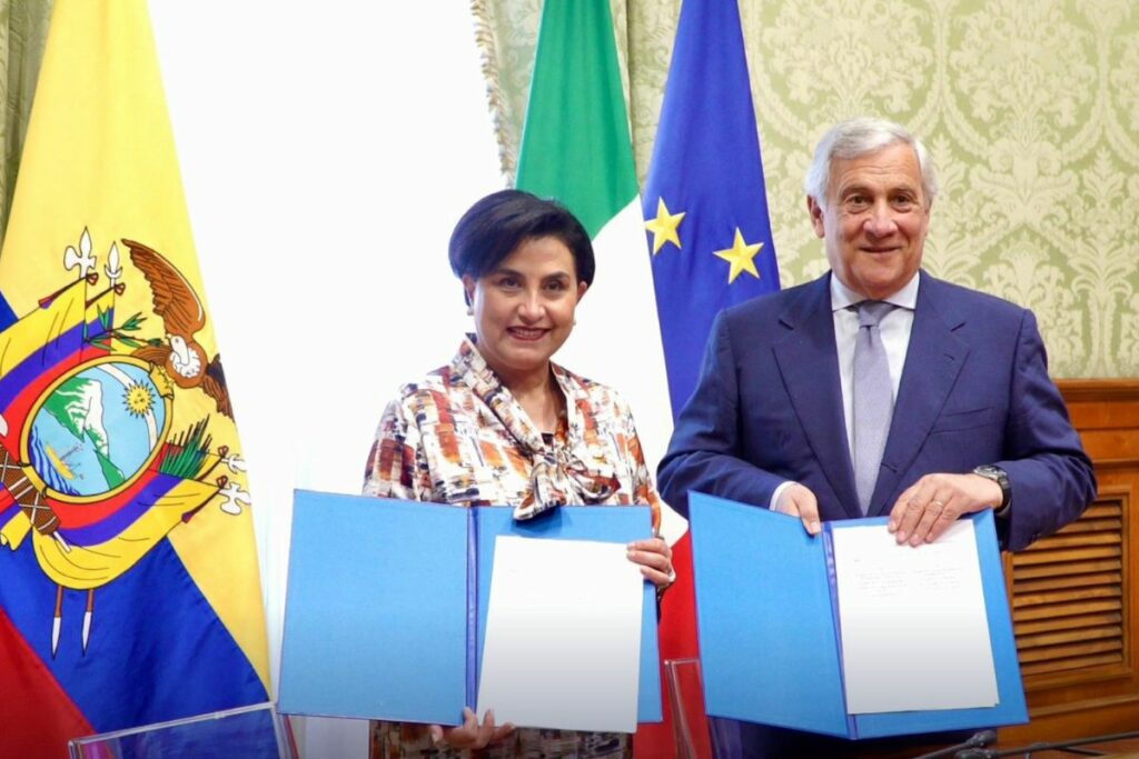 La canciller Sommerfeld con su homólogo italiano, Antonio Tajani.