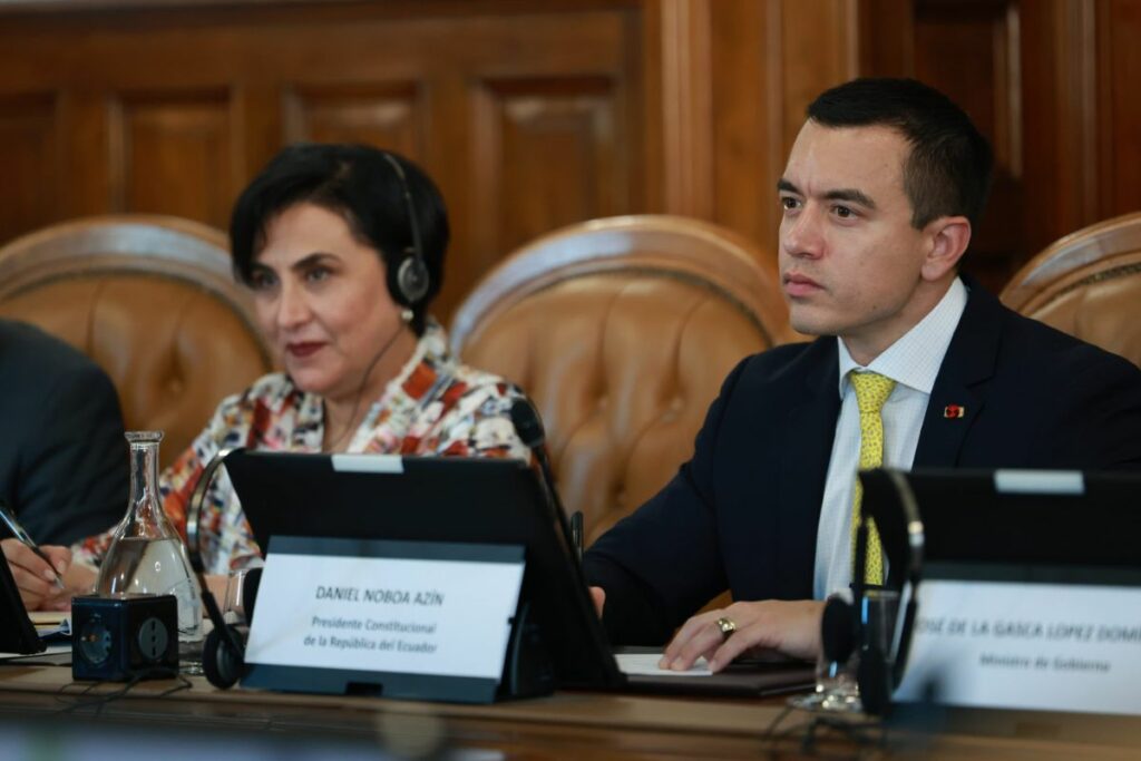 El presidente Daniel Noboa y la canciller Gabriela Sommerfeld en un encuentro en Italia.