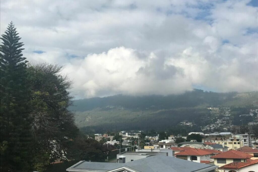 Quito se mostrará nublado este martes.