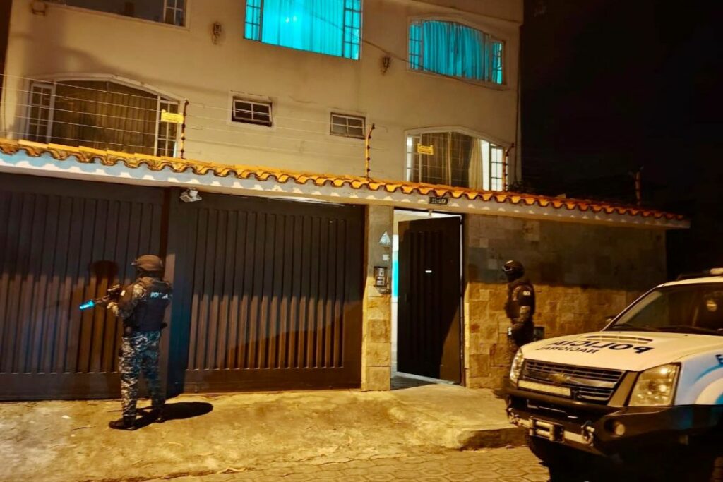La Policía interviene en el domicilio del asambleísta.