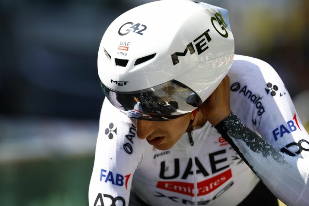 Marc Soler en la etapa 5 del Tour de Francia. El español es compañero de equipo de Jhonatan Narváez y Tadej Pogacar en el UAE Team Emirates.