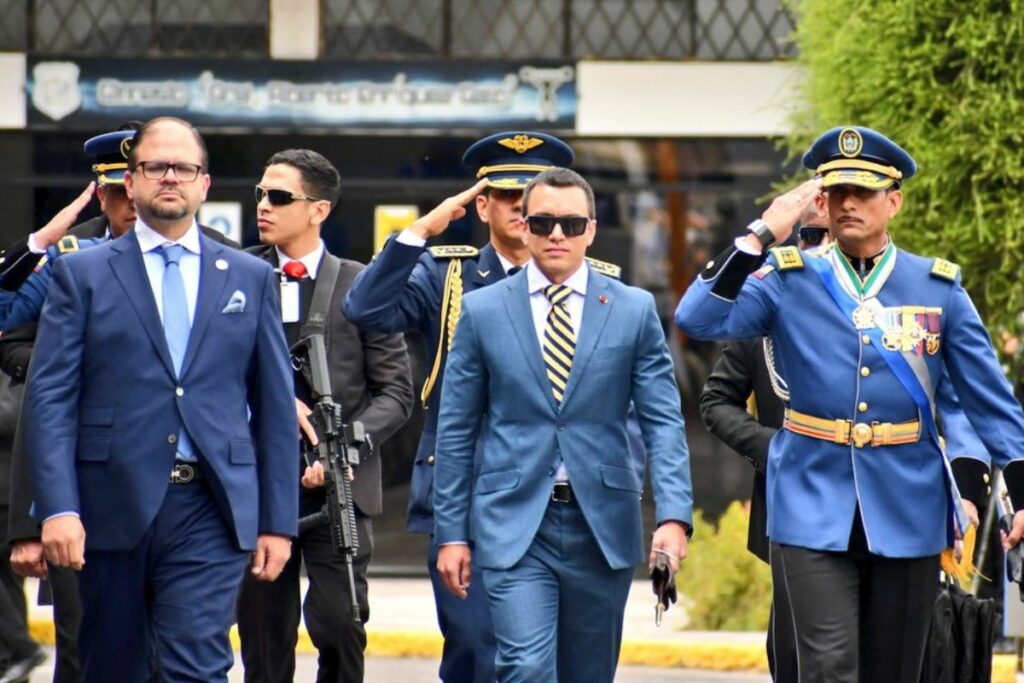 El presidente Daniel Noboa participó en el relevo de mando de la Comandancia.