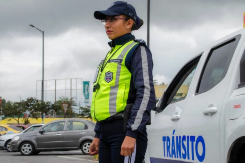 Agentes de tránsito controlarán el flujo vehicular.