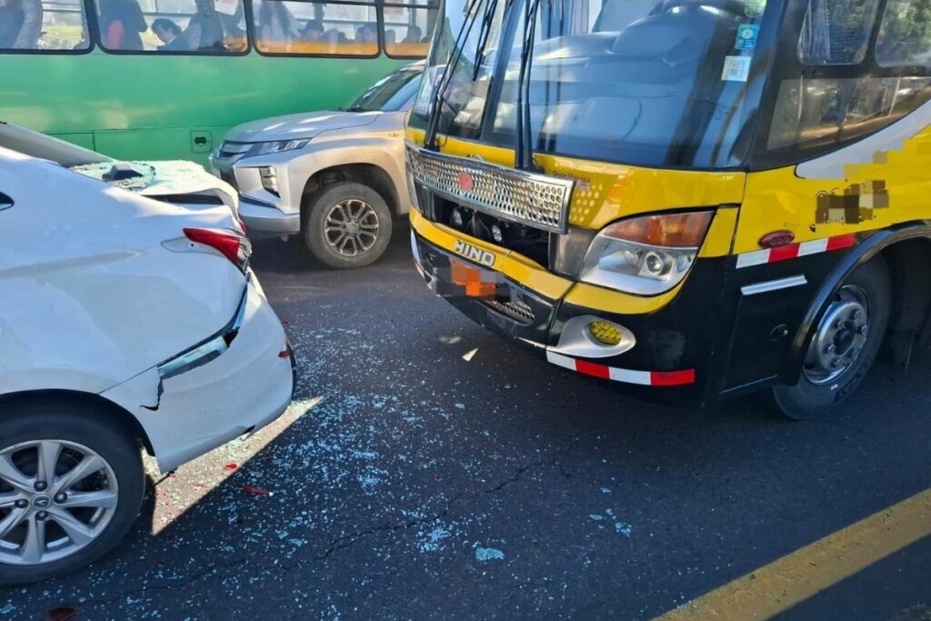 Un choque ocurrió en la Autopista General Rumiñahui.