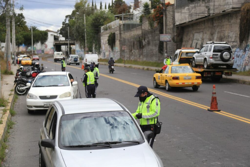 El Pico y placa está vigente en Quito este viernes.