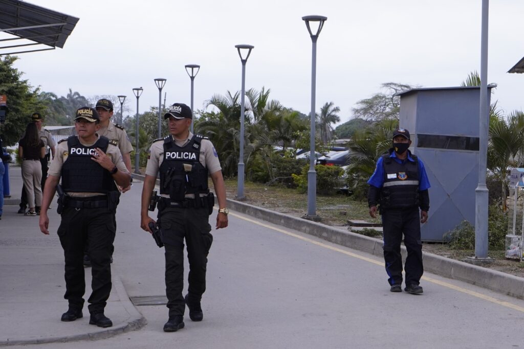 Policía Nacional interviene en las calles de Durán.
