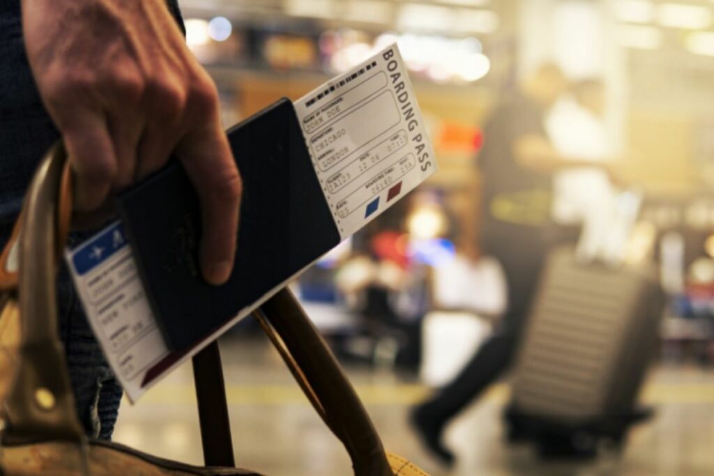 https://media.elcomercio.com/wp-content/uploads/2025/07/registro-viaje-ecuador-1024x683.jpg