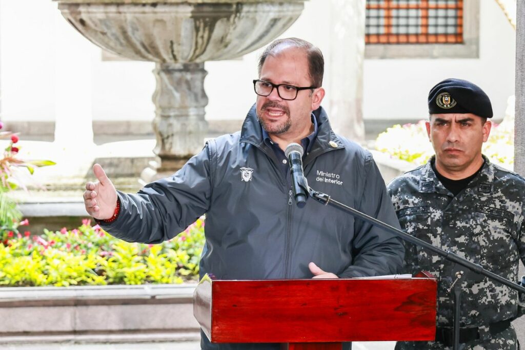 El ministro del Interior, John Reimberg, durante una rueda de prensa sobre captura de alias 'Fito'.