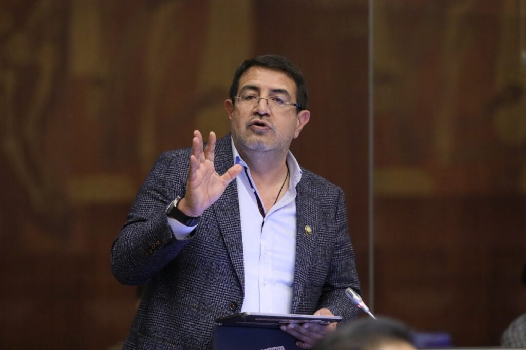 Santiago Díaz en una sesión del Pleno de la Asamblea Nacional.