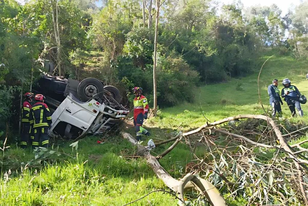 El siniestro de tránsito se produjo en una quebrada de la parroquia rural de Píntag