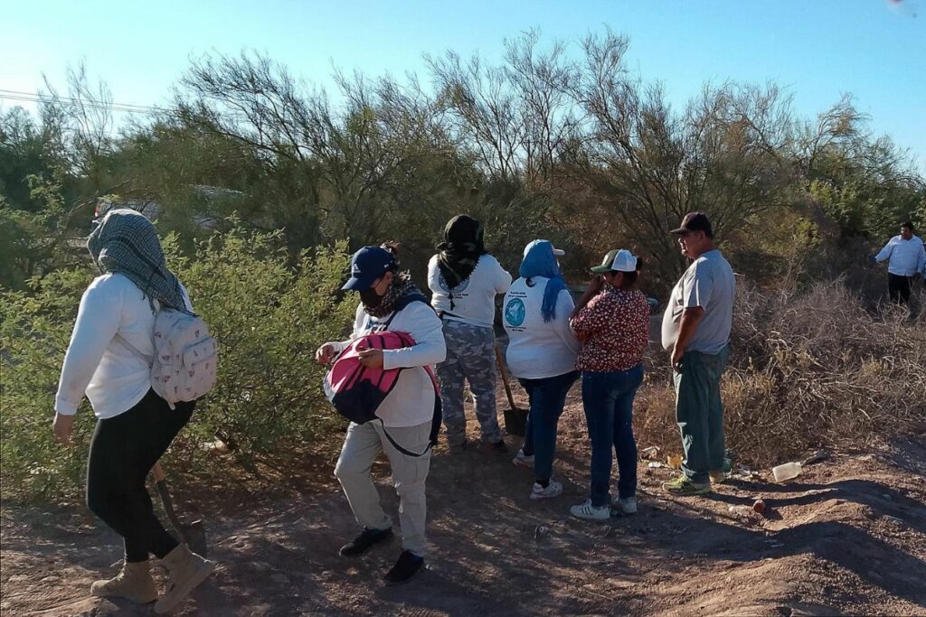 Fotografía cedida este domingo por el Colectivo Buscadoras por la Paz de Sonora, del lugar donde se encontraron cuatro cuerpos en la Ciudad de Hermosillo.